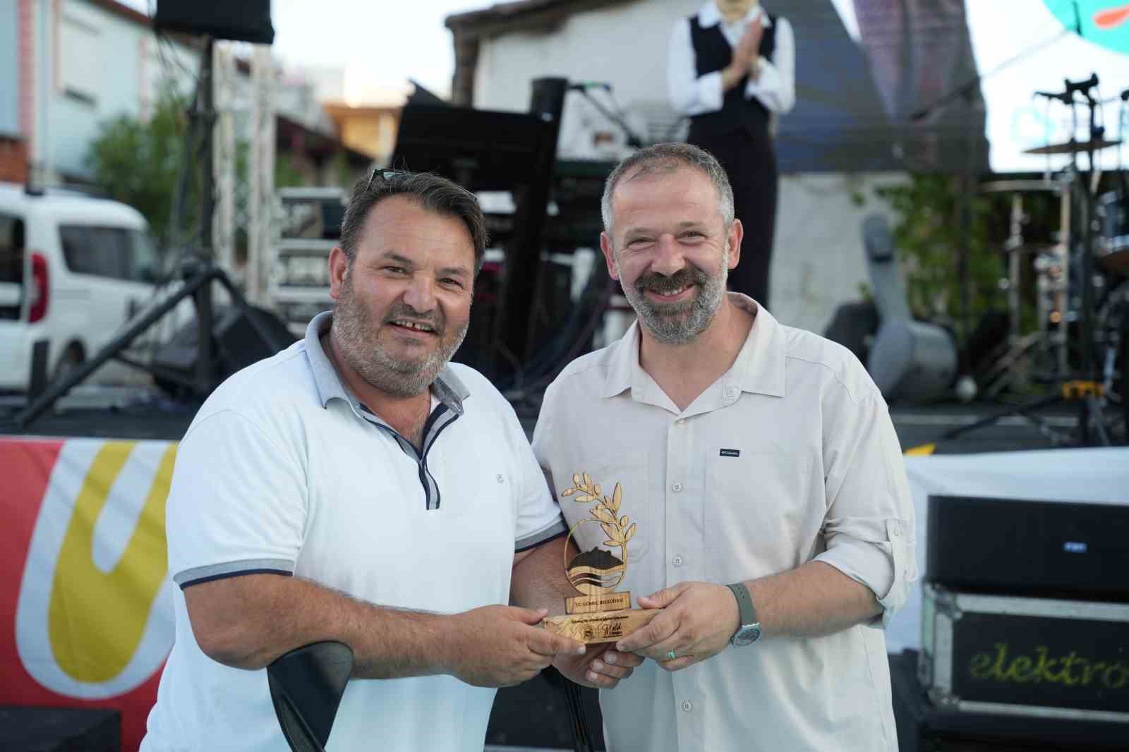 Keremköy Festivali’nde engelli gazeteciye plaket