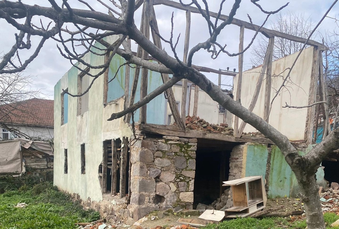 G&ouml;lc&uuml;k&rsquo;te riskli binalar yıkılıyor
