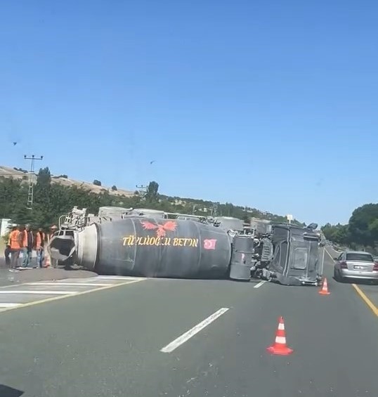 Elazığ’da beton mikseri devrildi: 1 yaralı