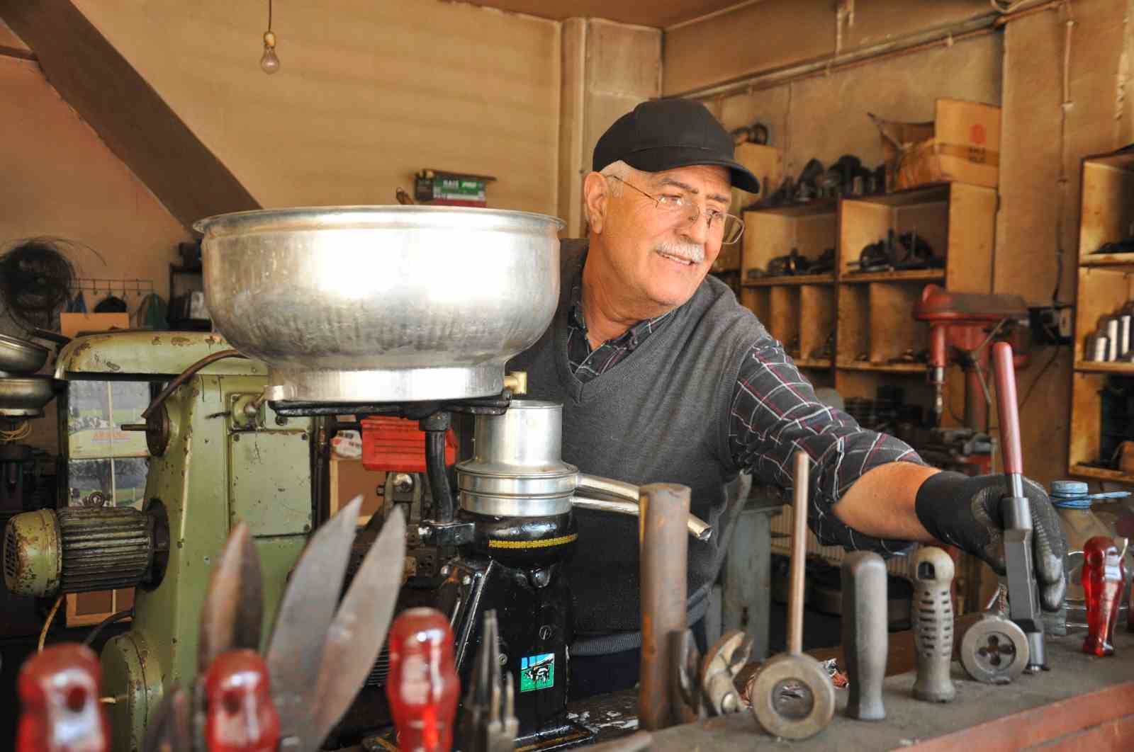 Kars’ta 4 kuşaktır kollu süt makinelerini tamir ediyorlar