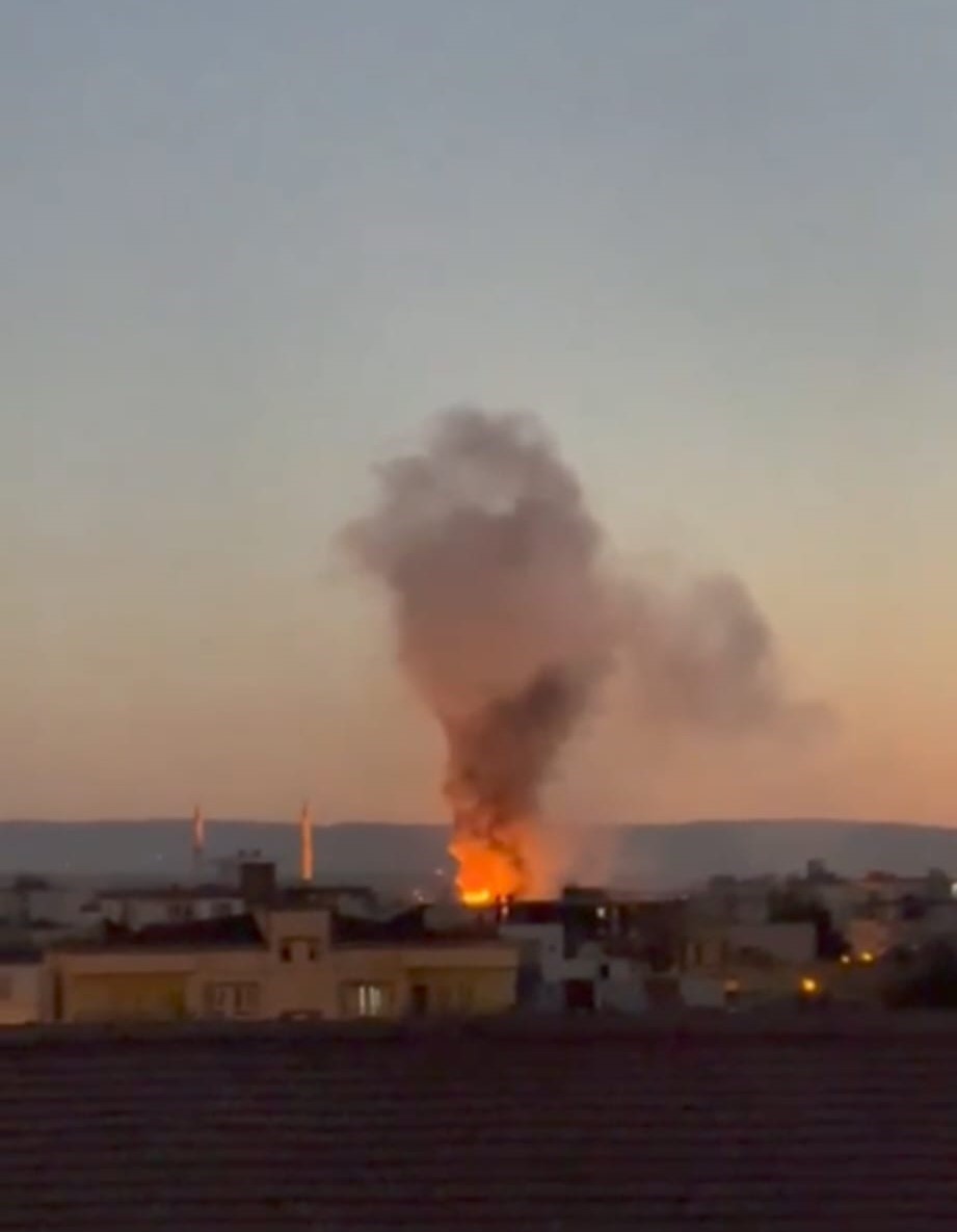 Düğün ve kına malzemeleri dükkanında çıkan yangın 3 saat sonra söndürüldü