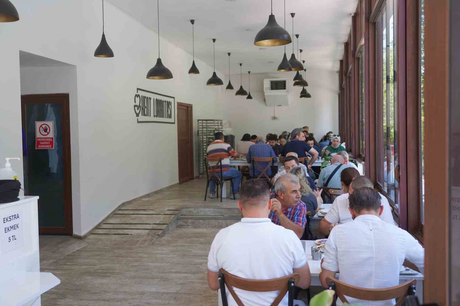 Kent Lokantasında vatandaşlarla bir araya geldi