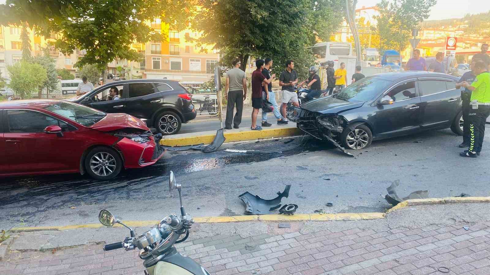 Karamürsel'de trafik kazasında bir kişi yaralandı - İHA