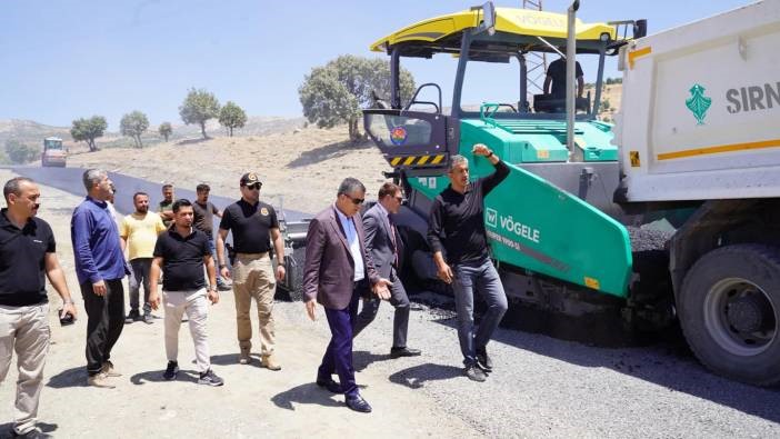 Şırnak&rsquo;ta k&ouml;y yollarının konforlu hale getirilmesi i&ccedil;in &ccedil;alışmalar devam ediyor
