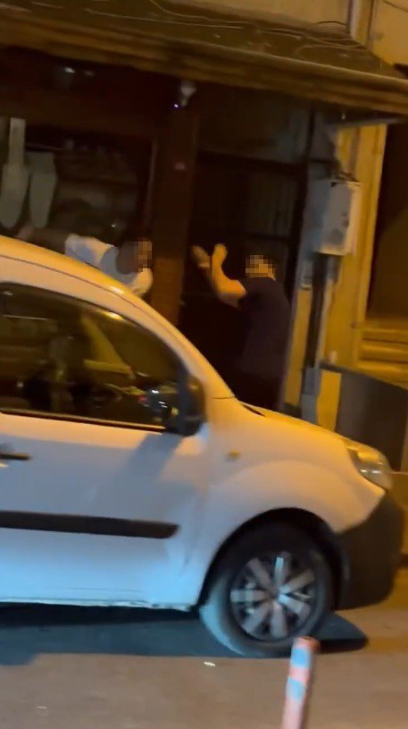 Sosyal medya fenomenlerinin tartışması yumruklu kavgayla bitti
