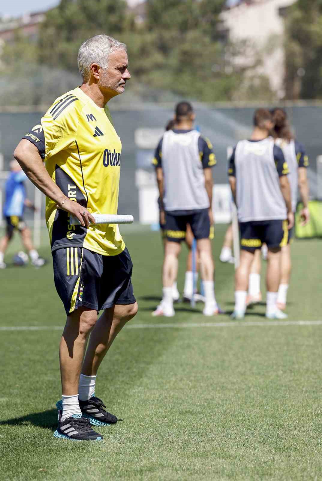 Fenerbah&ccedil;e, yeni sezon hazırlıklarına başladı
