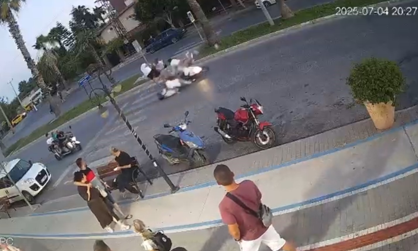 Antalya’da turistlerin ayağını yerden kesen kaza