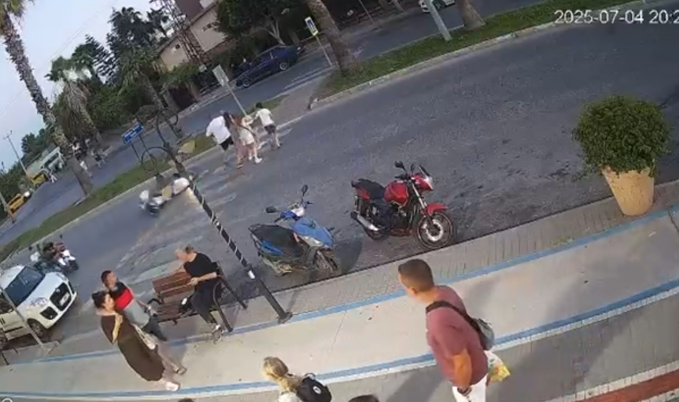 Antalya’da turistlerin ayağını yerden kesen kaza
