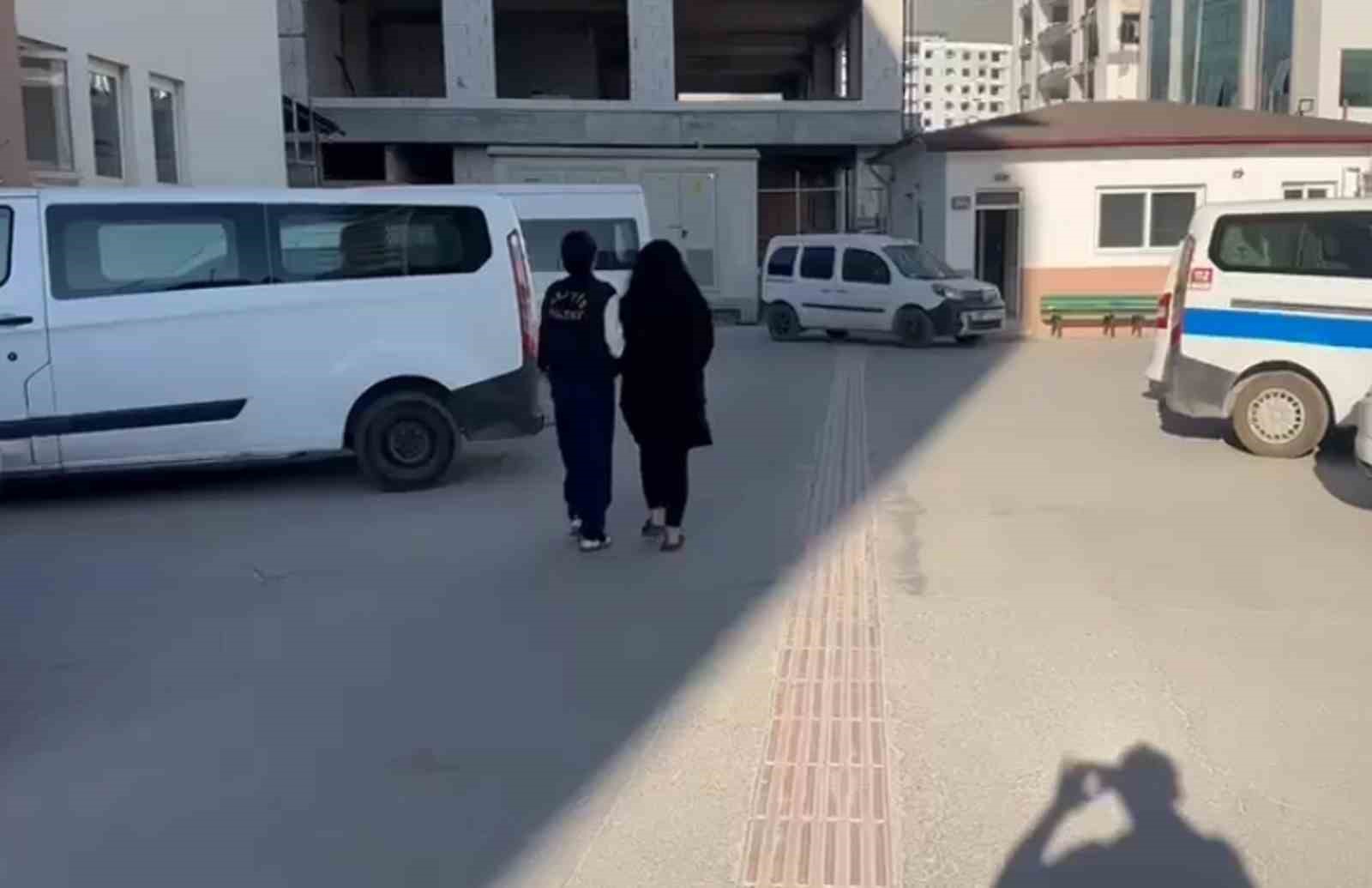 İskenderun&rsquo;da fuhuş operasyonu: 3 g&ouml;zaltı
