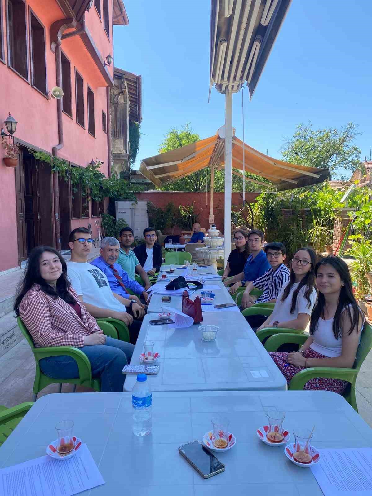 Başkan Ünal, bursiyerlerle görüştü