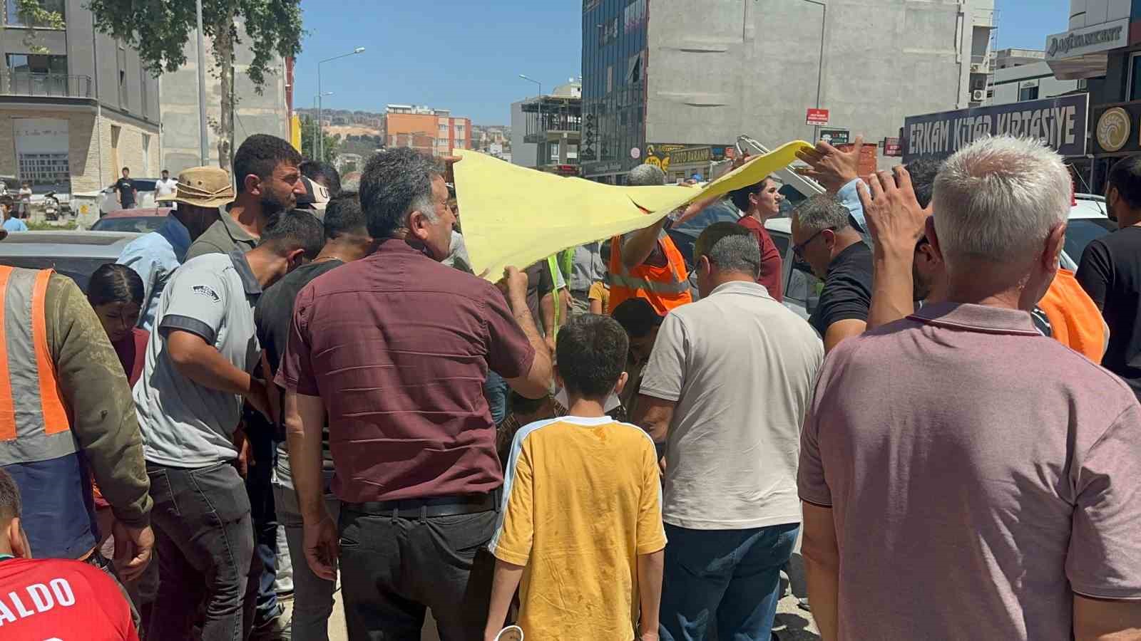 Kaza yerinde inaat iilerinden rnek davran
