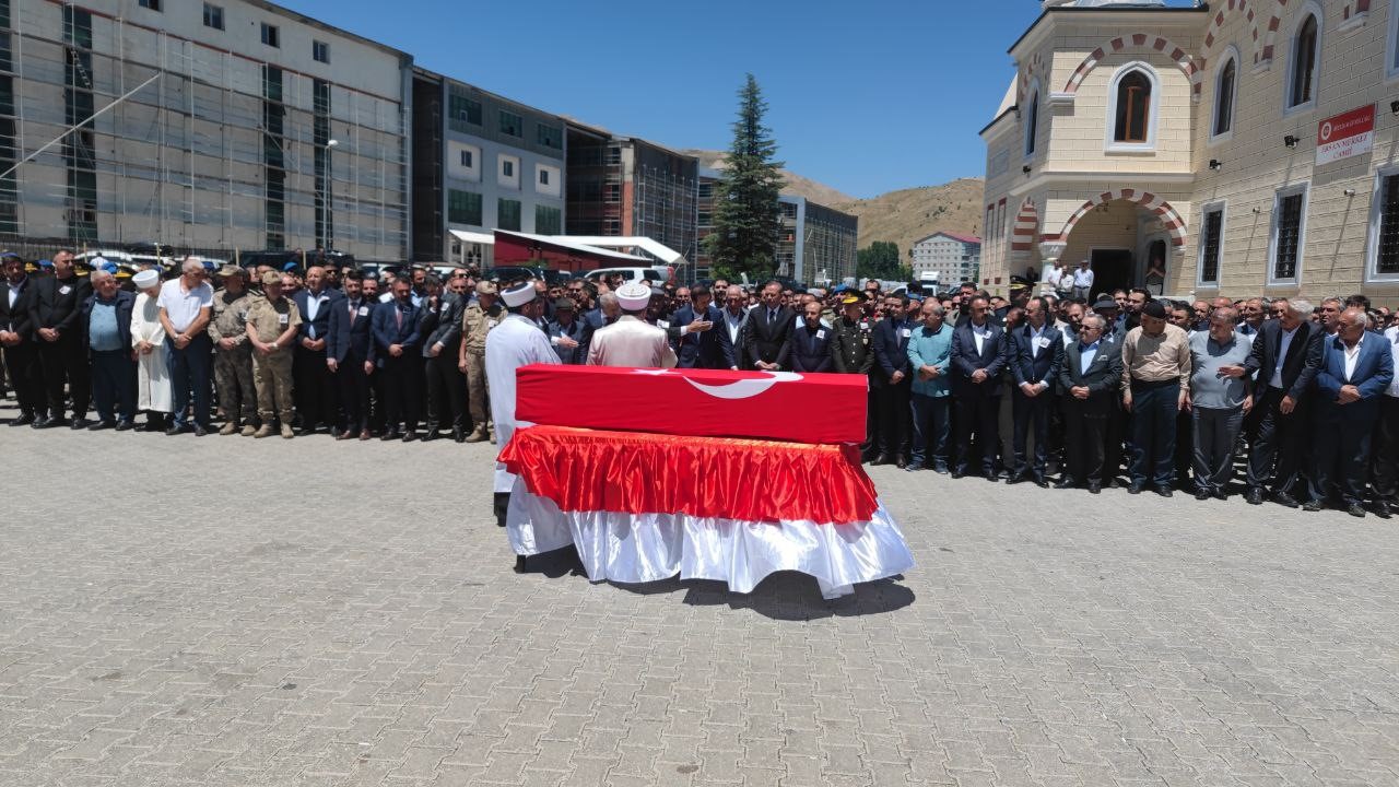 Pençe-Kilit şehidi son yolculuğuna uğurlanıyor
