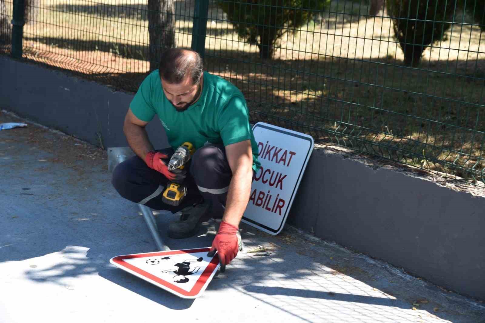 "Dikkat çocuk çıkabilir"
