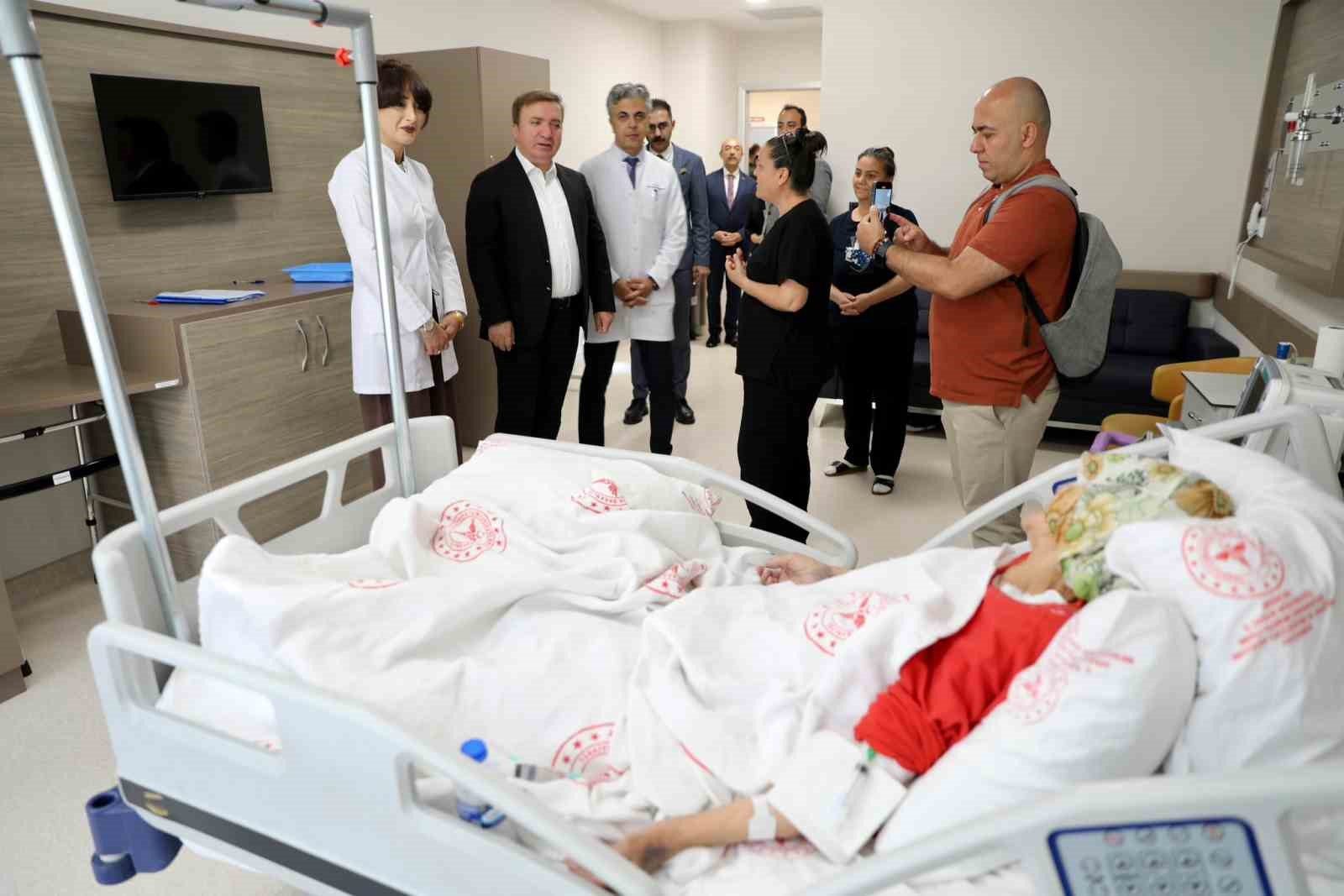 Vali Aydoğdu, hastaneye ziyarette bulundu