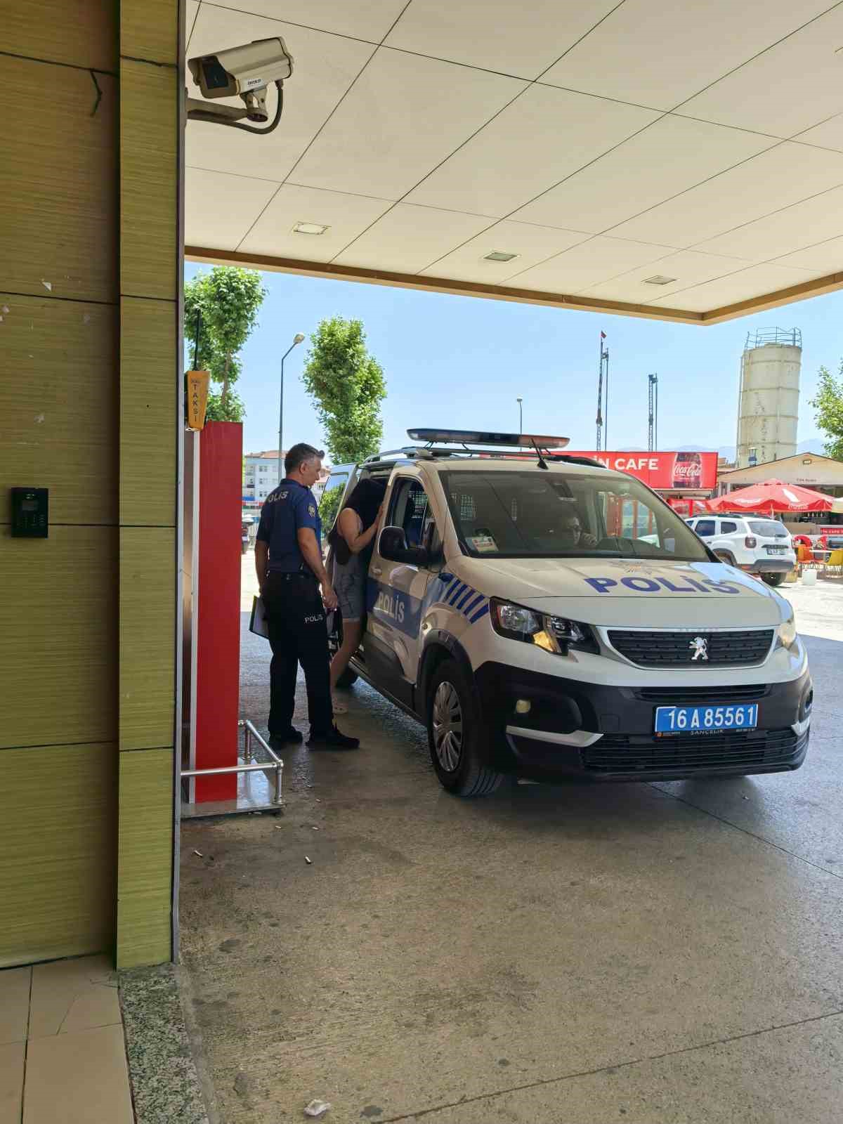 Bursa’da genç kızlar arasında bıçaklı kavga: 1 yaralı