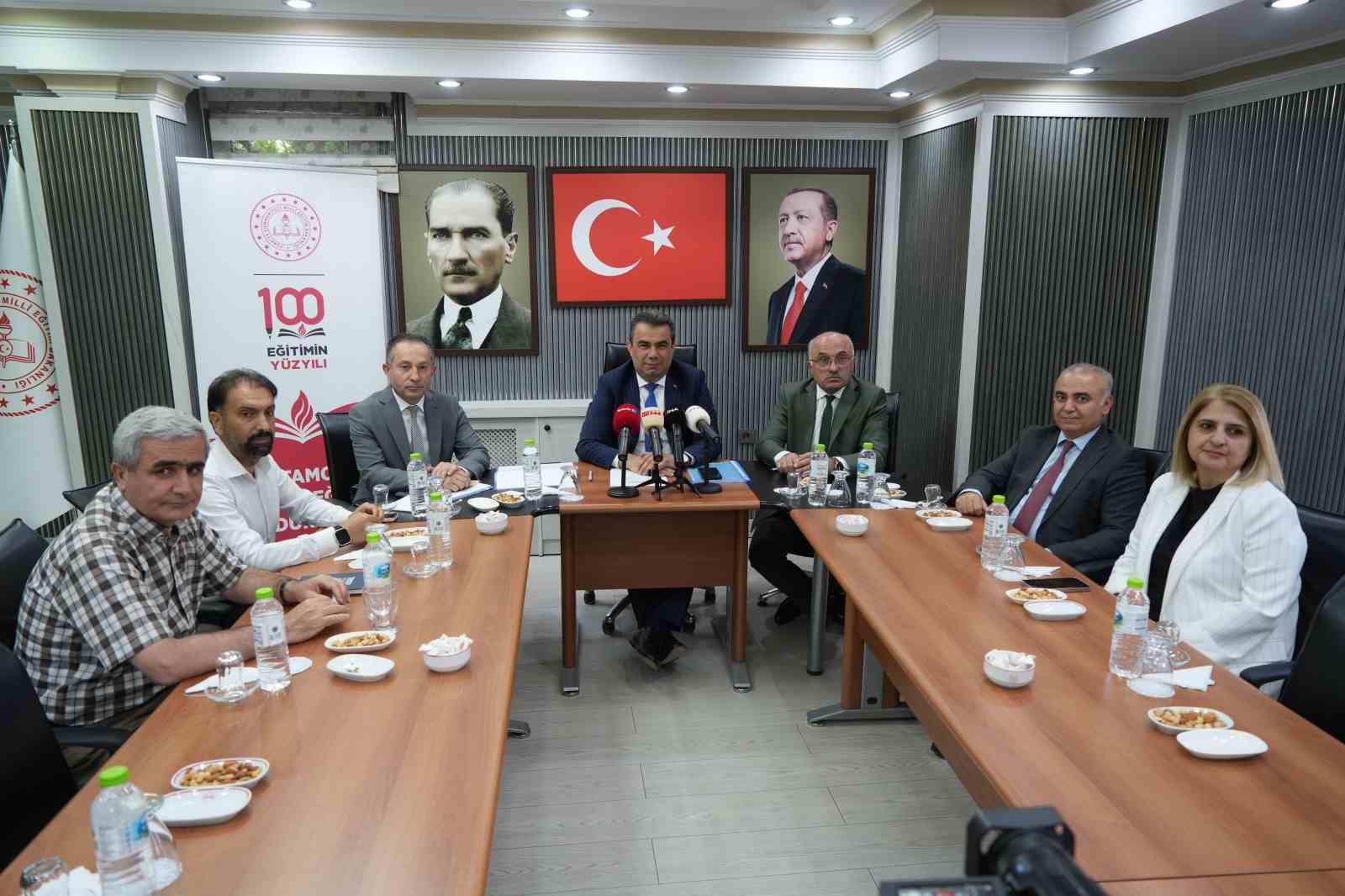 Kastamonu’da Türkiye yüzyılı maarif modeli masaya yatırıldı