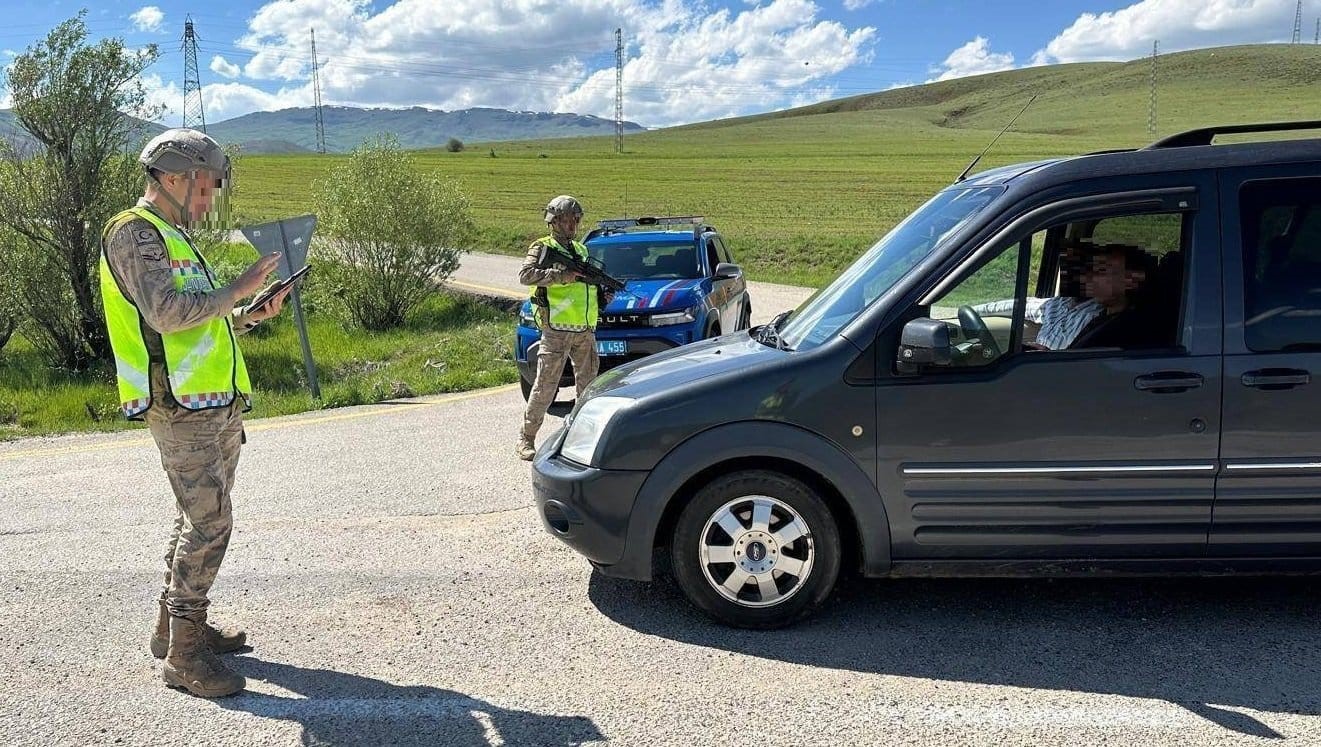Erzurum’da 26 düzensiz göçmen yakalandı