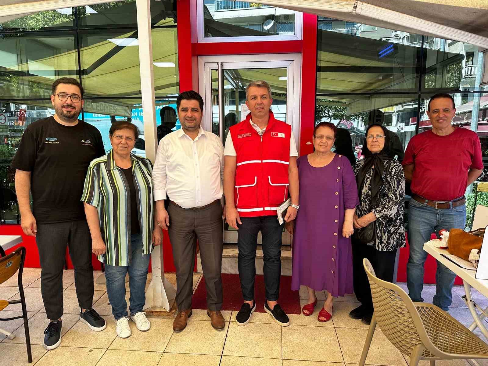 T&uuml;rk Kızılay Manisa&rsquo;dan 1000 kişiye aşure ikramı
