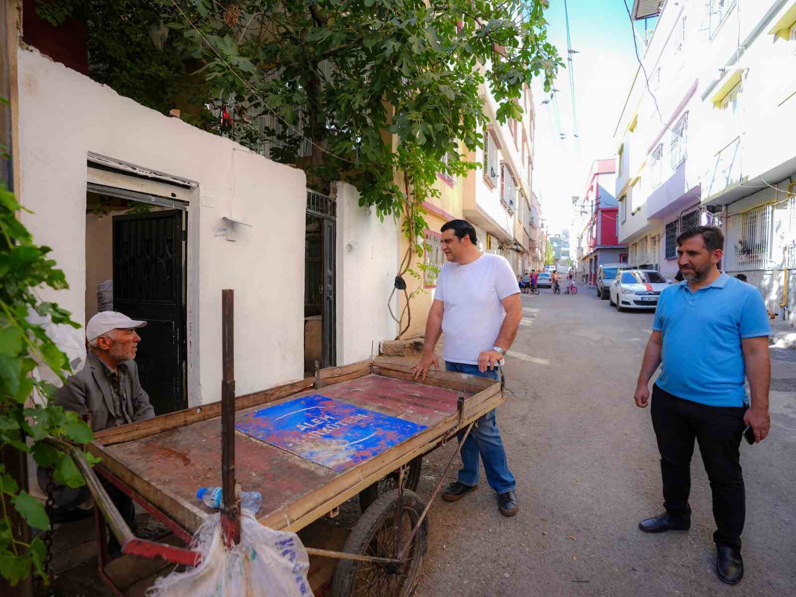 Yılmaz, sokak sokak gezerek, vatandaşların taleplerini dinledi
