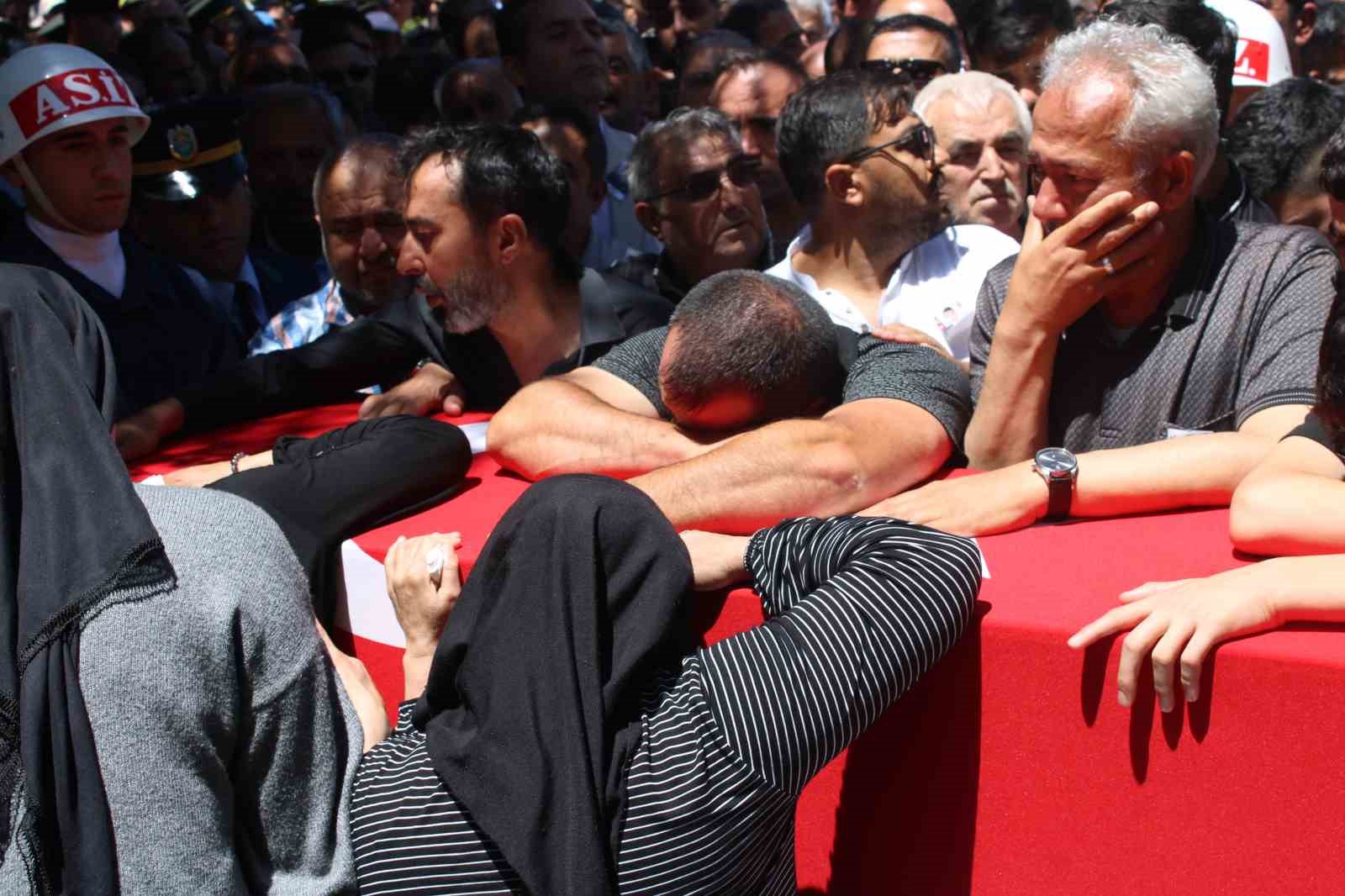 Şehit Üzüm Kayseri’de son yolculuğuna uğurlandı