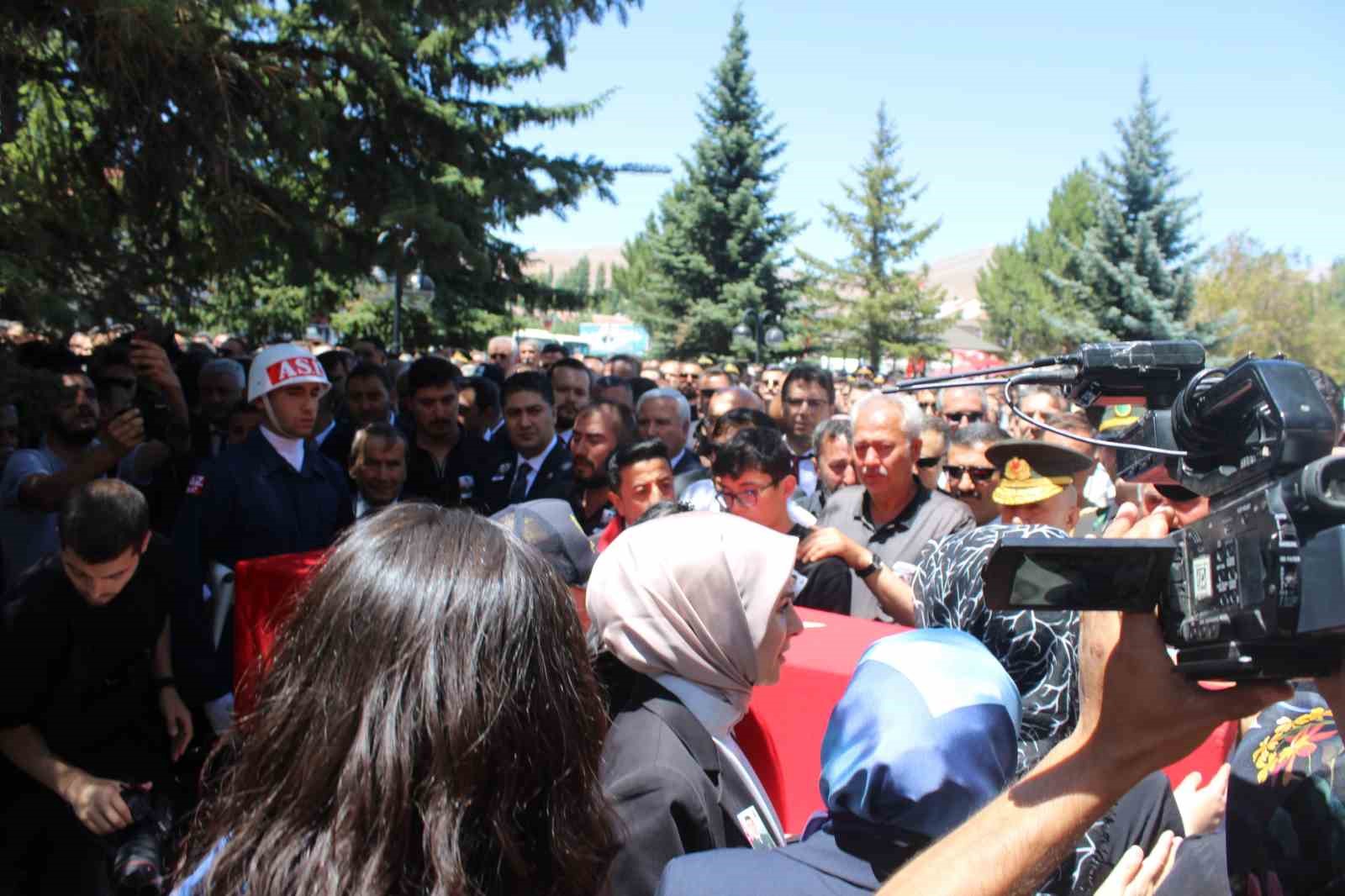 Şehit Uzman &Ccedil;avuş Enver Yaman son yolculuğuna uğurlandı
