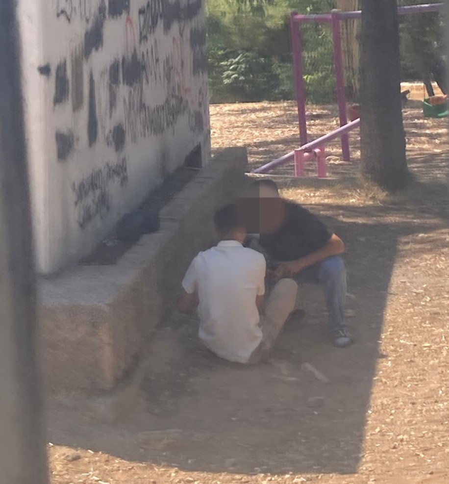 Tartıştığı kişiyi bacağından vurdu, başında bekledi