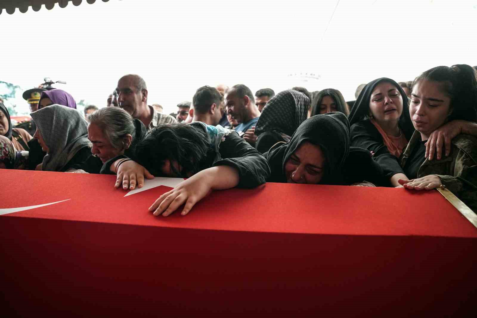 Şehit Piyade Sözleşmeli Er Ahmet Gültekin son yolculuğuna uğurlandı