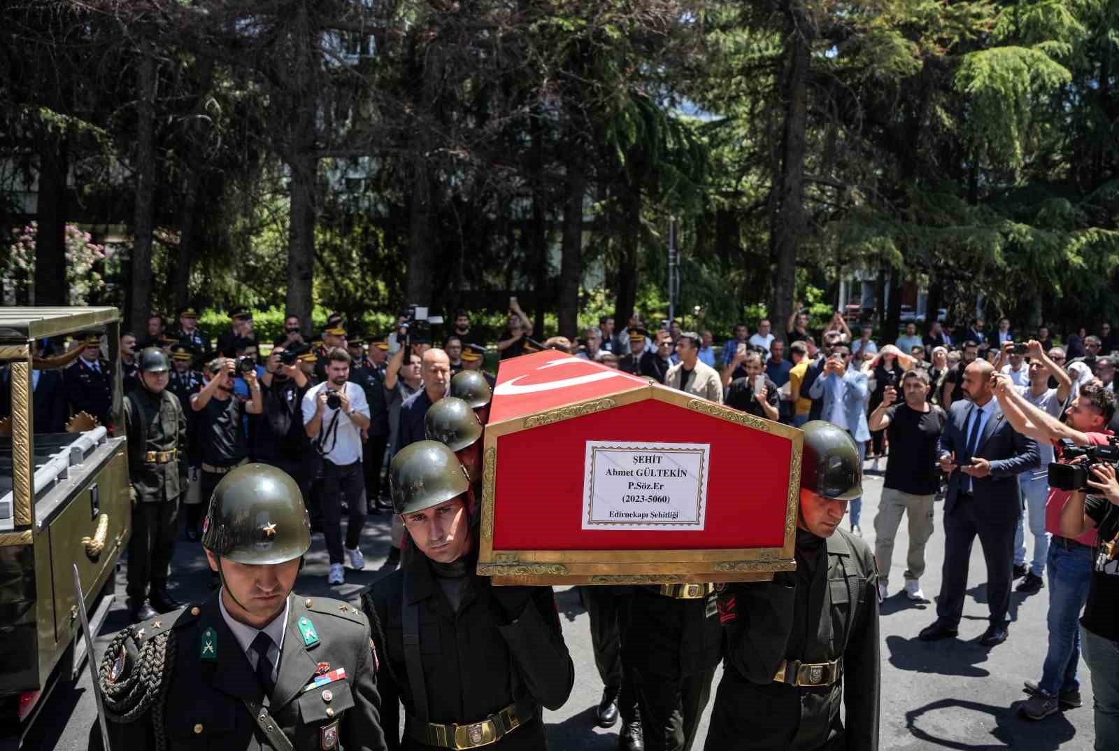 Şehit Piyade S&ouml;zleşmeli Er Ahmet G&uuml;ltekin son yolculuğuna uğurlandı
