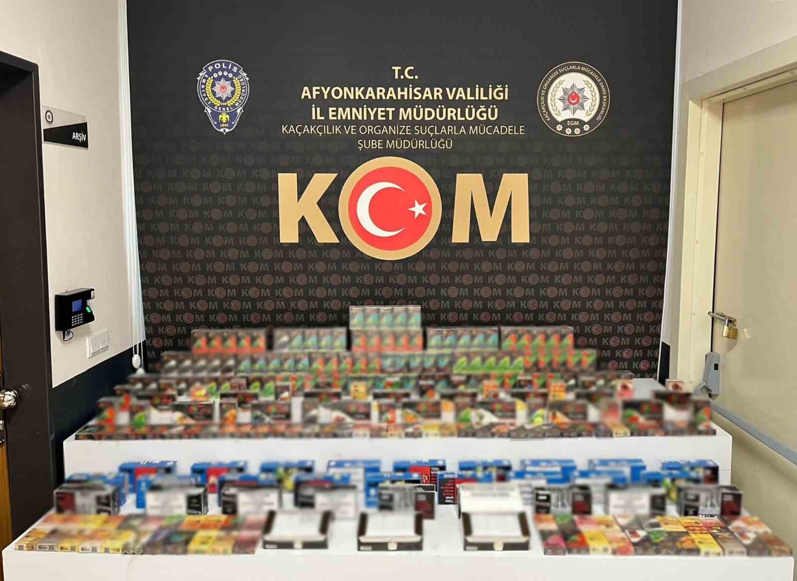 Polisten kaçak makaron ve tütün operasyonu