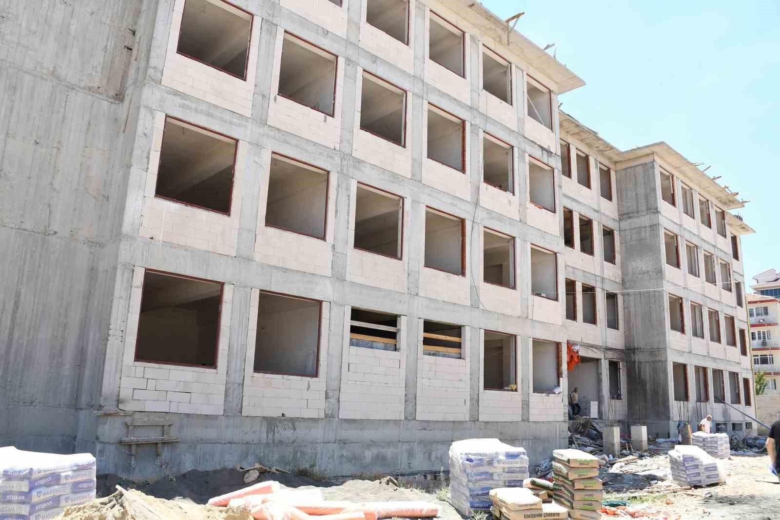 Emek Anadolu Lisesi y&uuml;kseliyor
