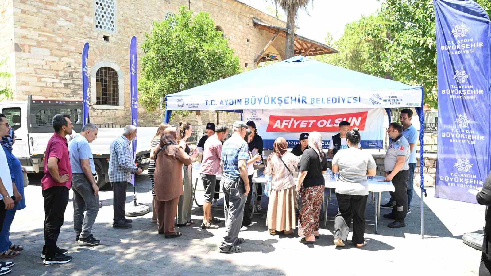 Büyükşehir Belediyesi’nden vatandaşlara aşure ikramı