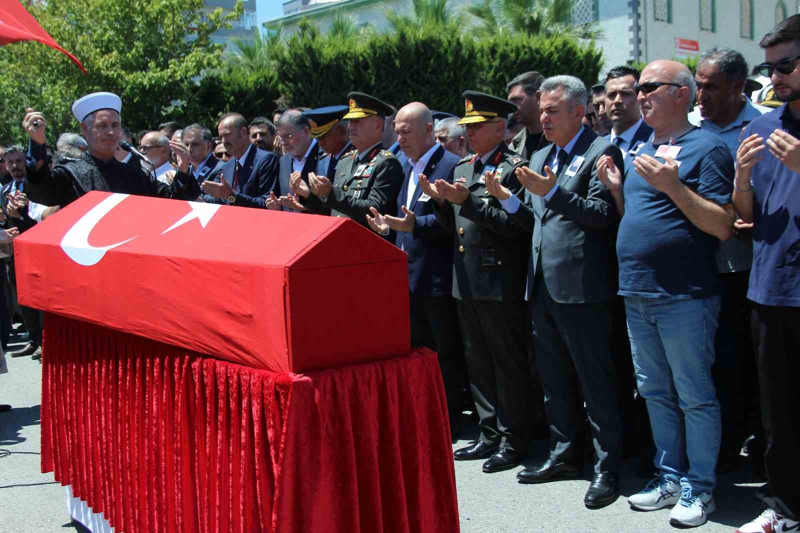 İzmir, Şehit Üsteğmen Ege Akar’ı dualarla son yolculuğuna uğurladı