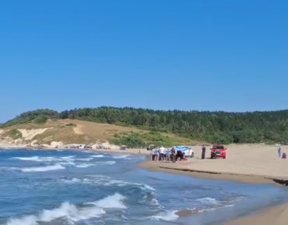 Engelli kızını boğulmaktan kurtaran baba defnedildi