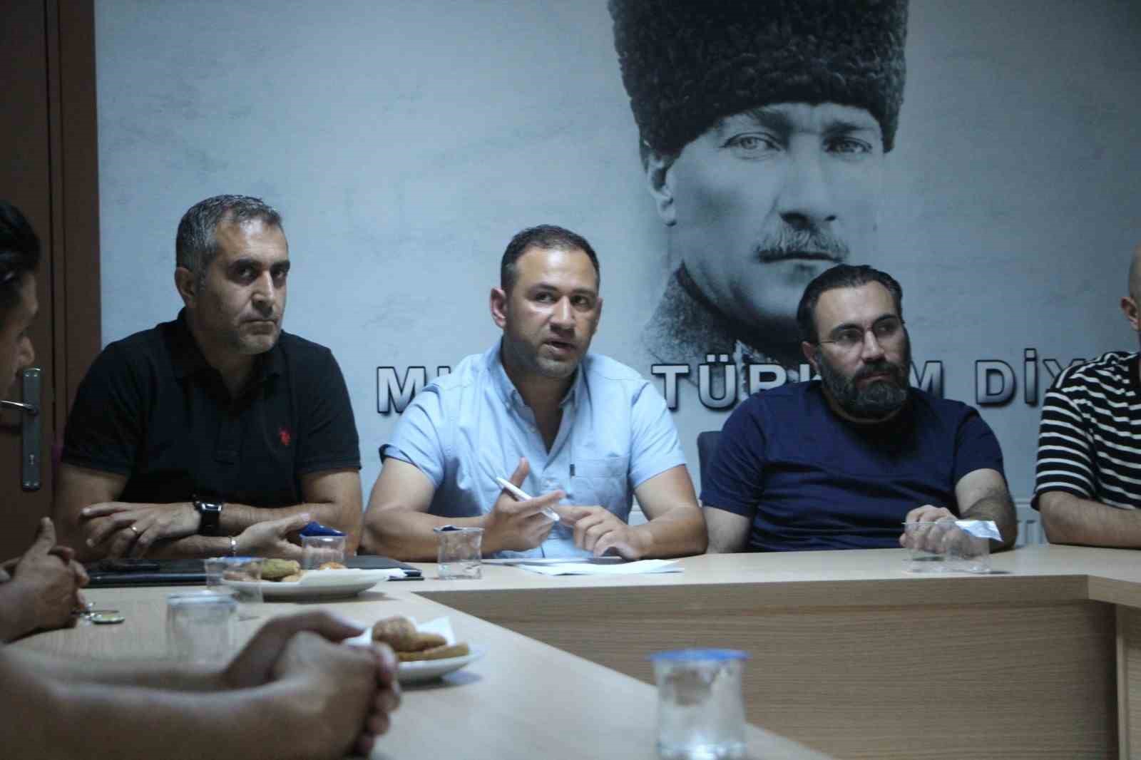 Nazillispor&rsquo;da yeni y&ouml;netim taraftarlarla bir araya geldi
