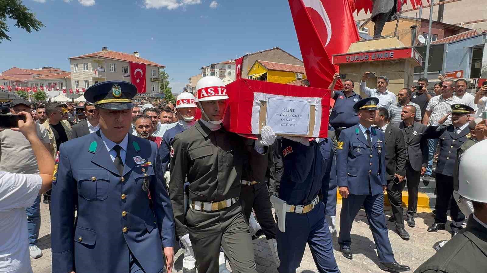 Aksaraylı şehit Özkan Özkanlı dualarla son yolculuğuna uğurlandı