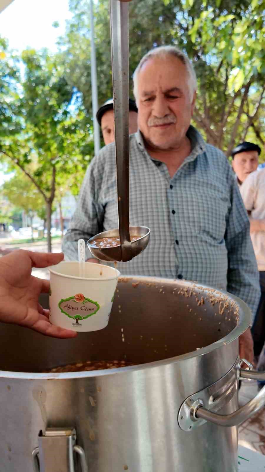 Muharrem Ayının bereketi Şehitkamil’de paylaşılıyor