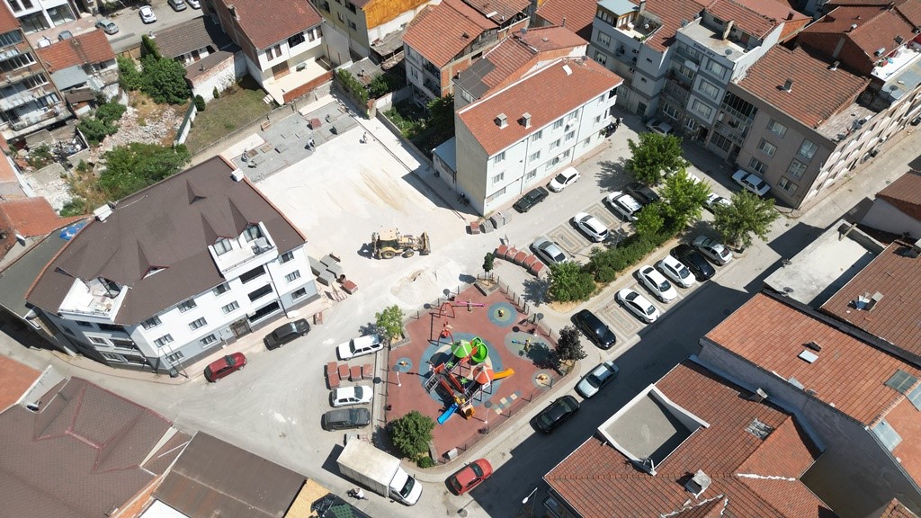 İnegöl Belediyesi’nin ücretsiz otopark hamlesi kararlılıkla sürüyor