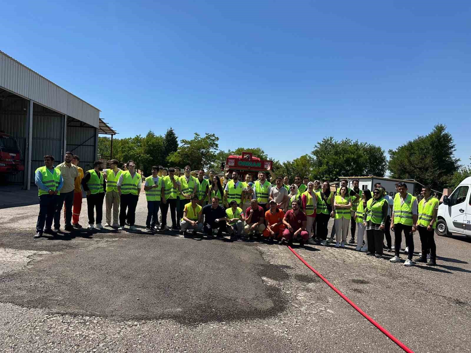 AK Gen&ccedil;lik yangın eğitimi aldı
