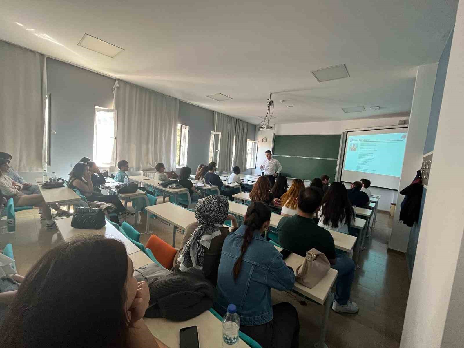 "İ&ccedil; Denetim Seminerleri Dersi" İİBF &ouml;ğrencilerini sekt&ouml;rle buluşturdu
