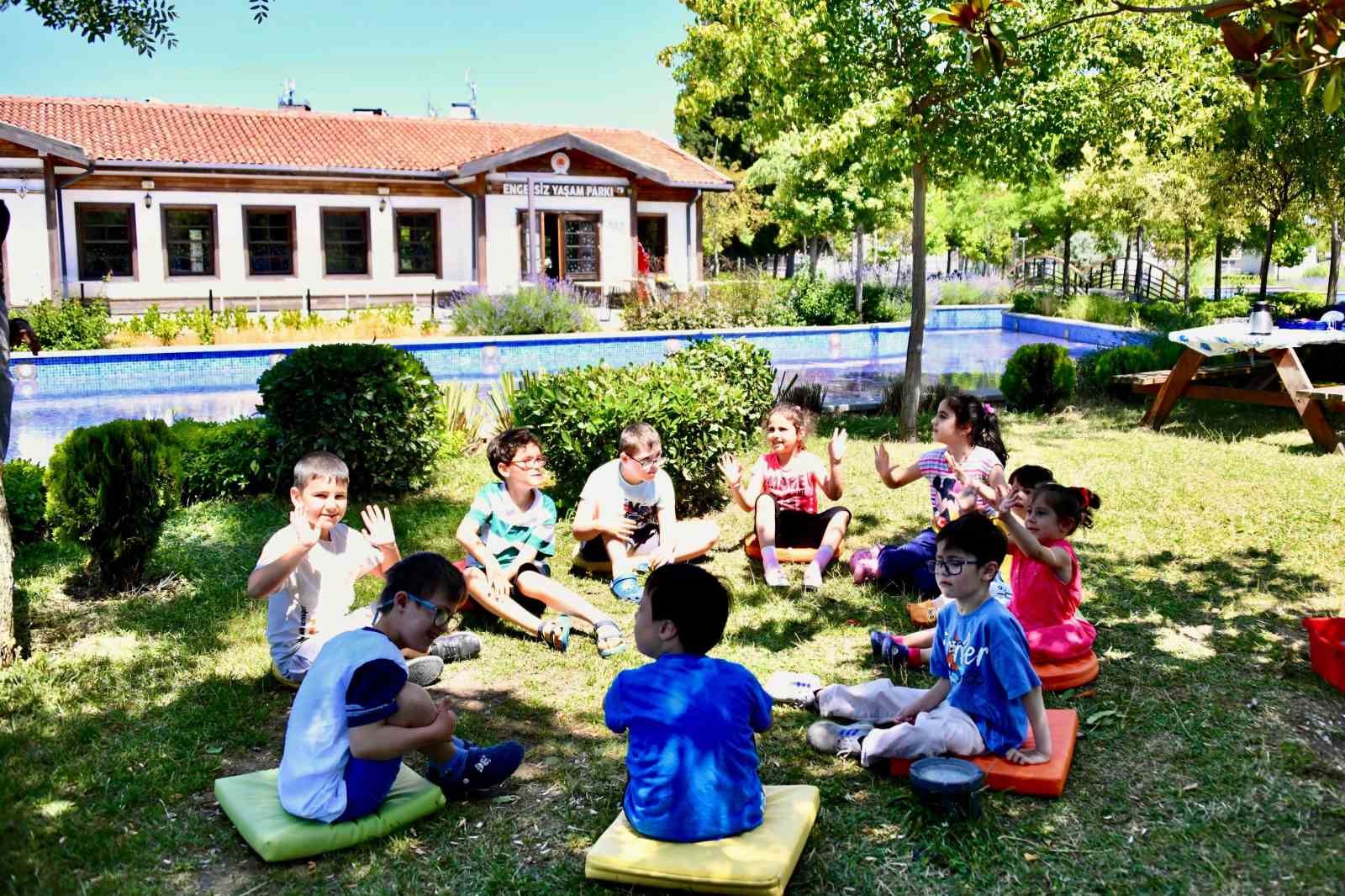 Engelsiz Yaşam Parkı’nda özel çocuklara yaz atölyesi desteği
