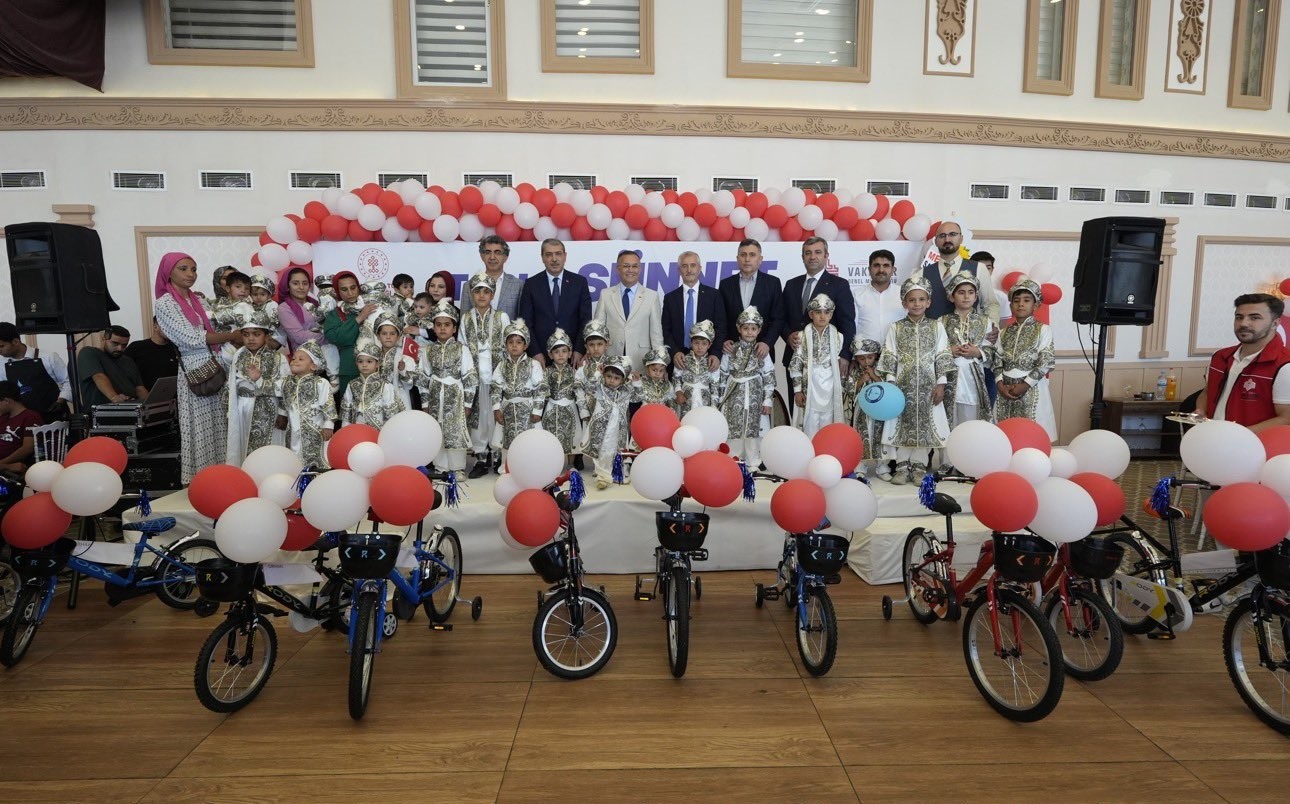 Gaziantep Vakıflar B&ouml;lge M&uuml;d&uuml;rl&uuml;ğ&uuml; 25 &ccedil;ocuğu s&uuml;nnet ettirdi
