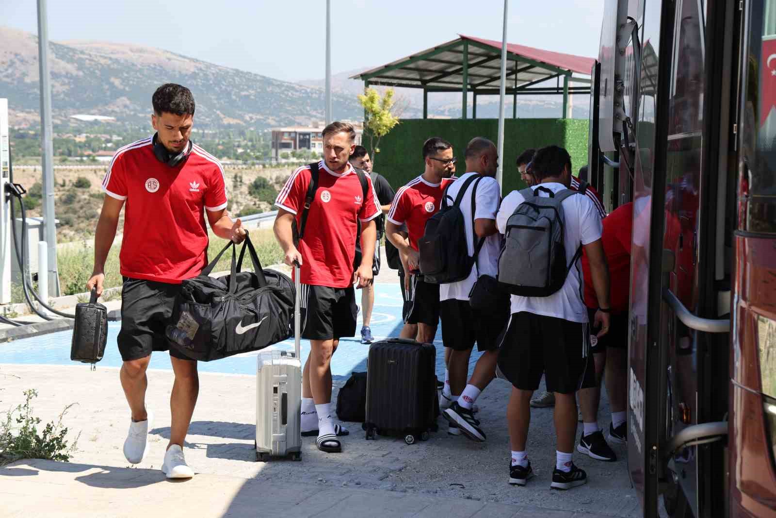 Antalyaspor Burdur’da kampa girdi