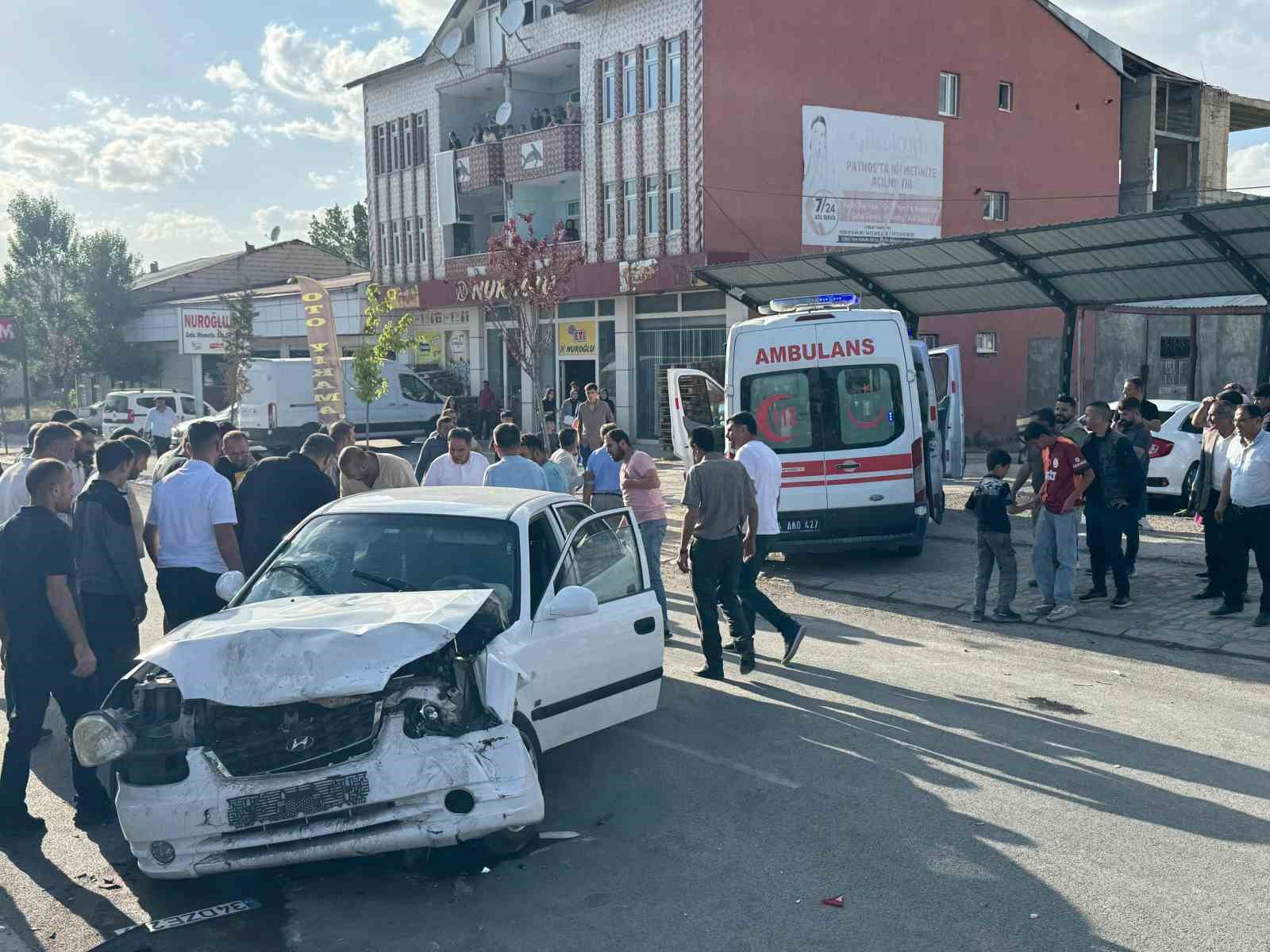 Patnos&rsquo;ta trafik kazası: 3 yaralı
