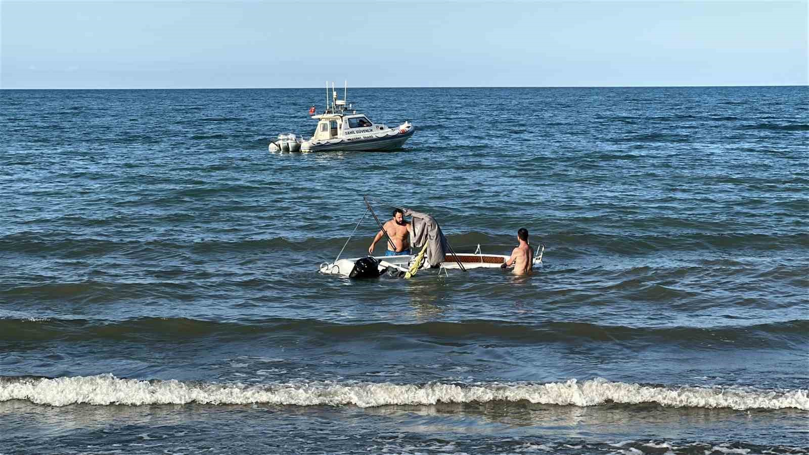 Tekne alabora oldu: 5 kişi denize düştü