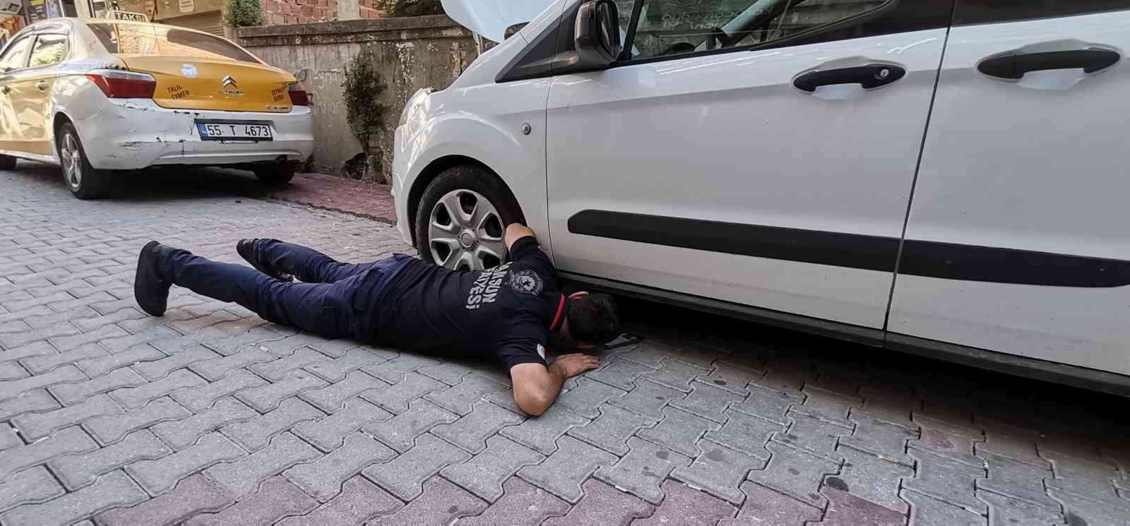 İtfaiye ekiplerinden yavru kedi kurtarma operasyonu
