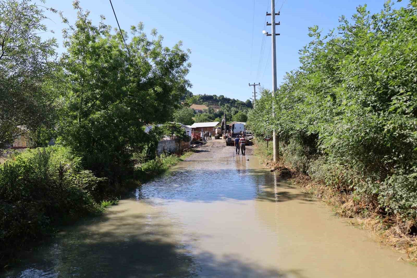 Bafra&rsquo;da su kanalı taştı, mahsuller sular altında: &Uuml;reticiler tepkili
