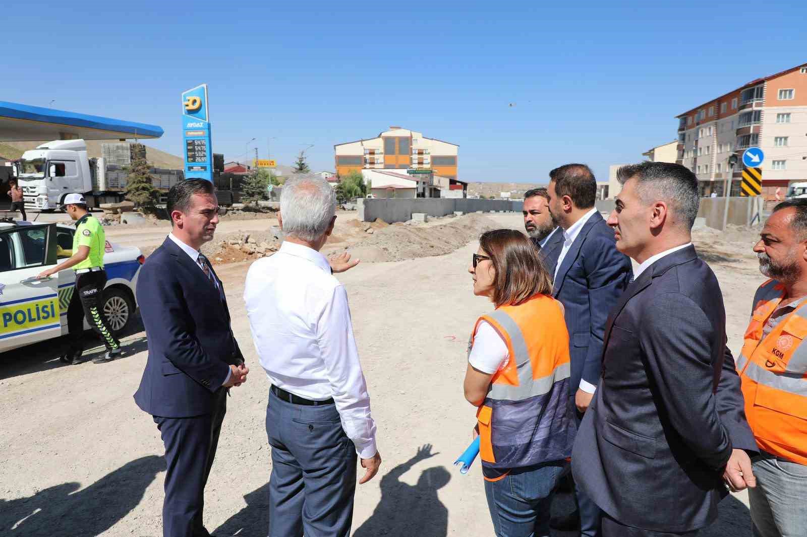 Tatvan Karşıyaka Kavşağı&rsquo;nda inceleme
