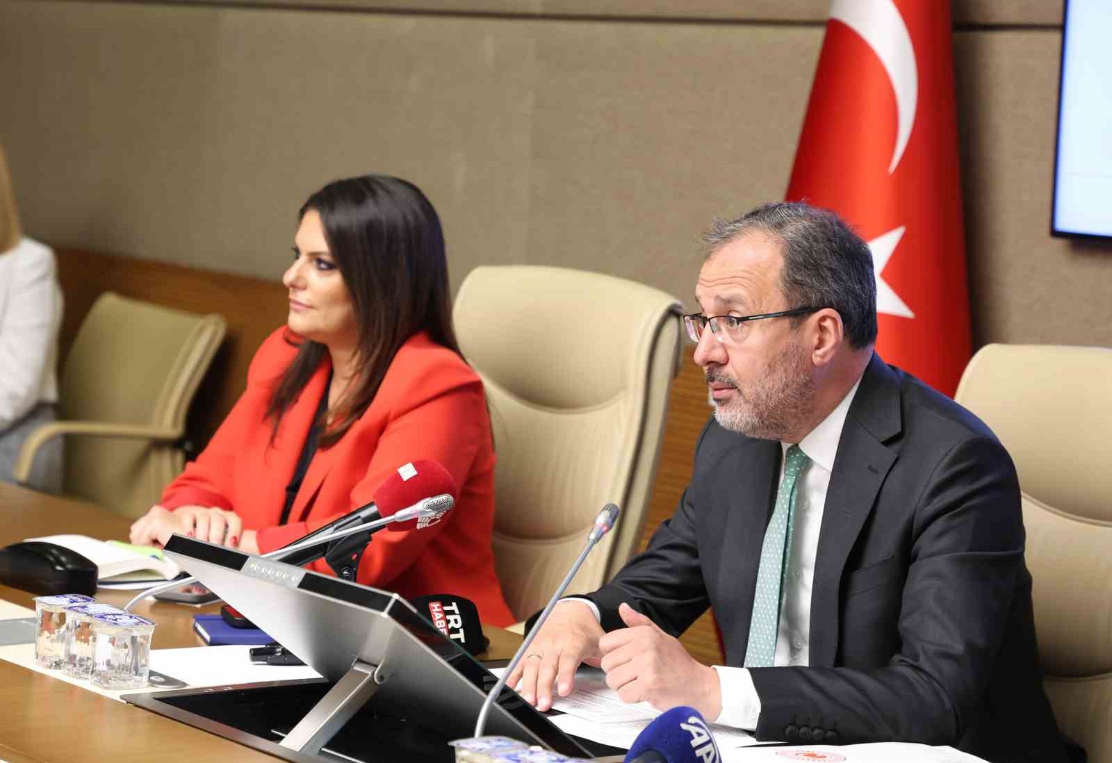 Kasapoğlu&rsquo;ndan &lsquo;siyaset &uuml;st&uuml; yaklaşım&rsquo; &ccedil;ağrısı
