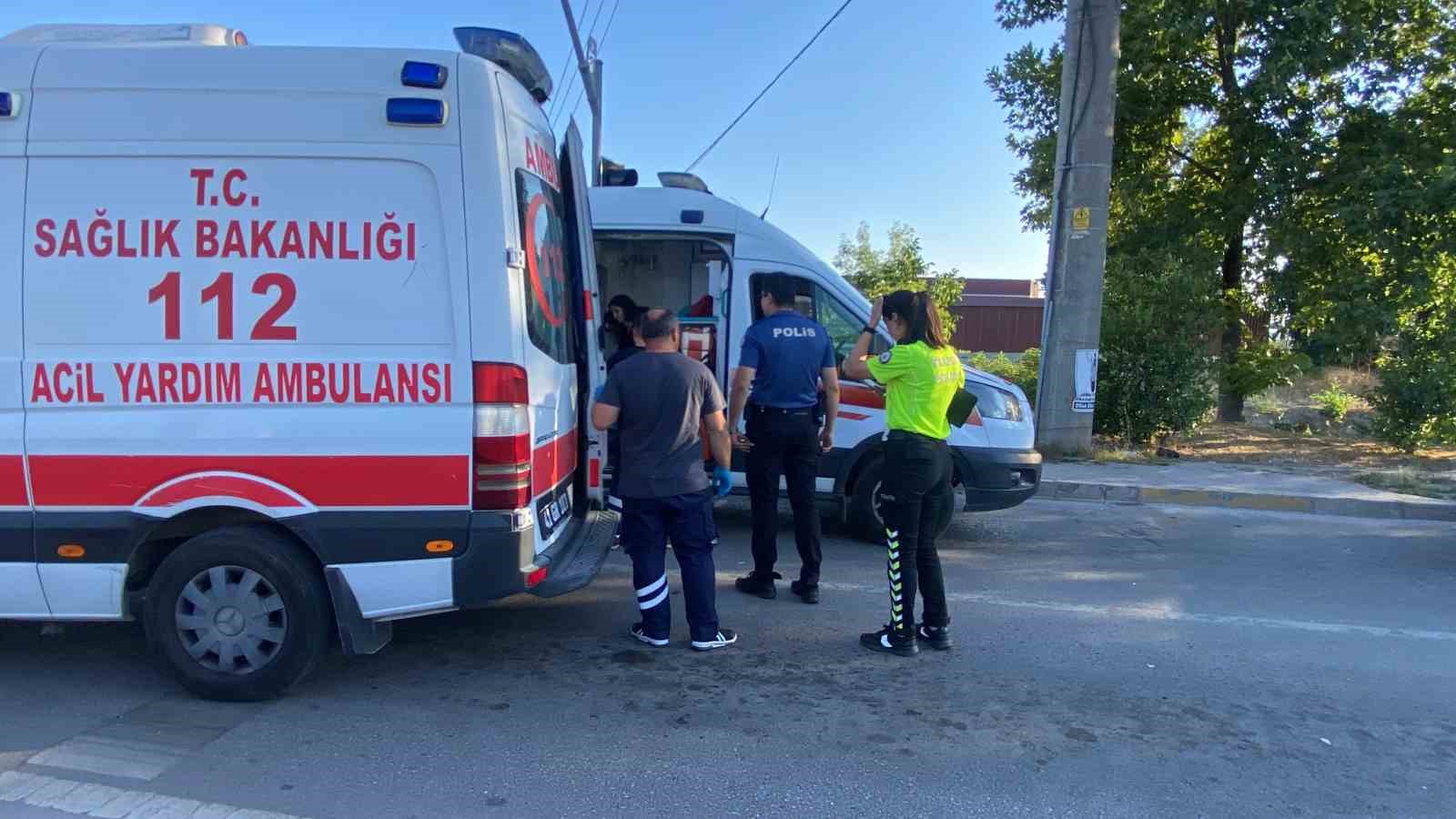 Kırmızı ışıkta ge&ccedil;ti, faciaya yol a&ccedil;ıyordu
