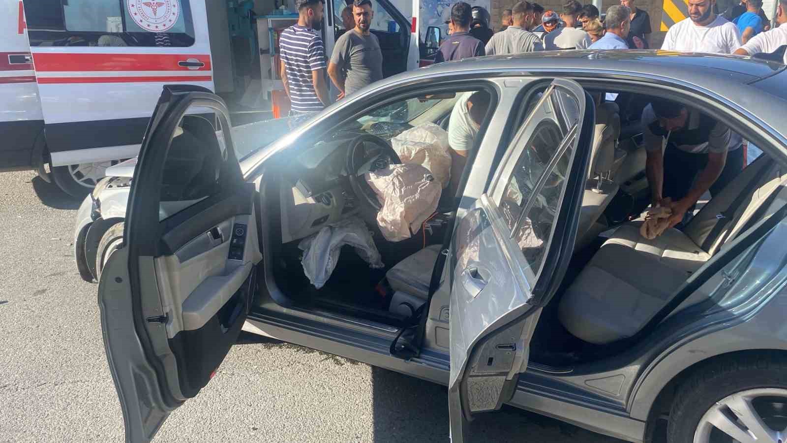 Siirt&rsquo;te iki ara&ccedil; &ccedil;arpıştı: 1 yaralı
